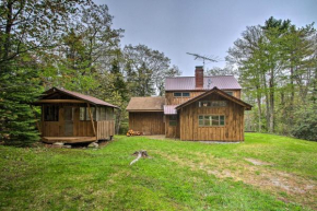 Boothbay Harbor Cabin with Spacious Deck and Yard!